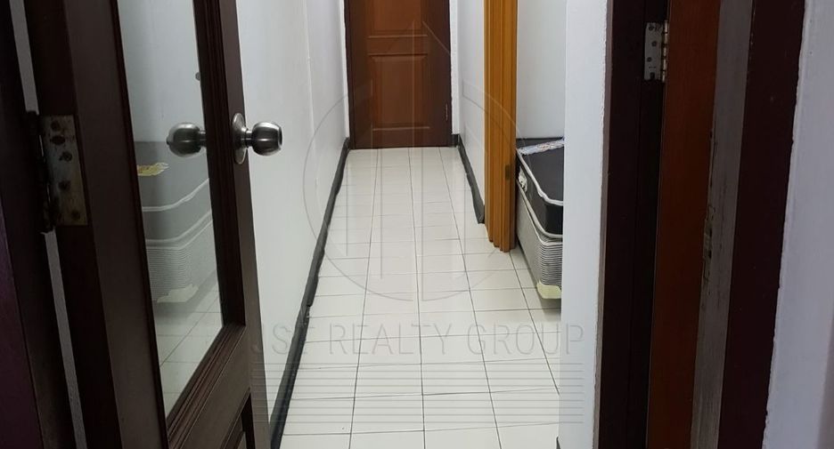 À louer et à vendre 4 chambres condo à Khlong Toei, Bangkok