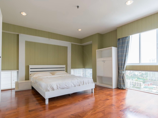 For sale 4 bedrooms condo in Watthana, Bangkok