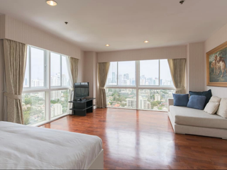 For sale 4 bedrooms condo in Watthana, Bangkok