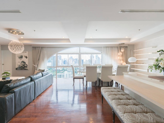 For sale 4 bedrooms condo in Watthana, Bangkok