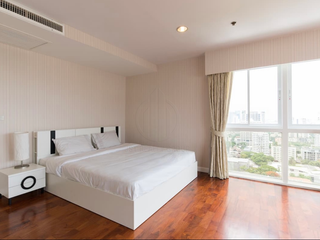 For sale 4 bedrooms condo in Watthana, Bangkok