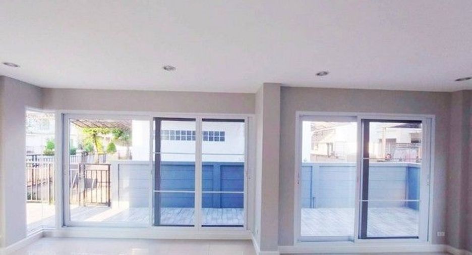 For sale 3 bedrooms house in Nong Khaem, Bangkok