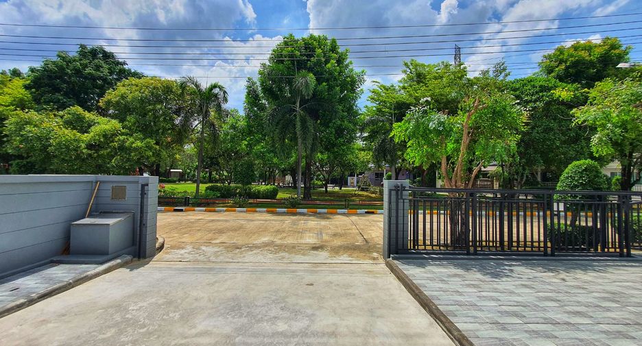 For sale 3 bedrooms house in Nong Khaem, Bangkok