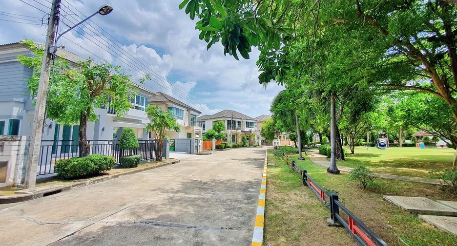 For sale 3 bedrooms house in Nong Khaem, Bangkok