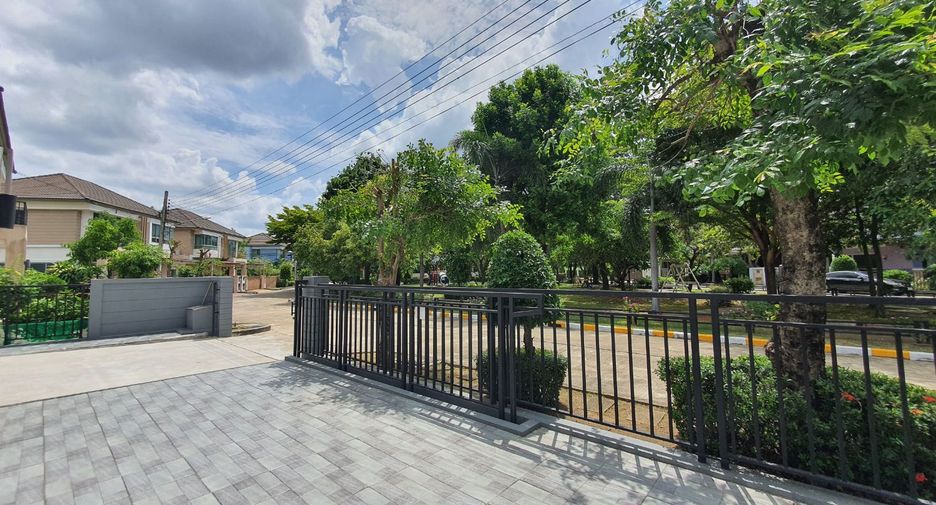 For sale 3 bedrooms house in Nong Khaem, Bangkok