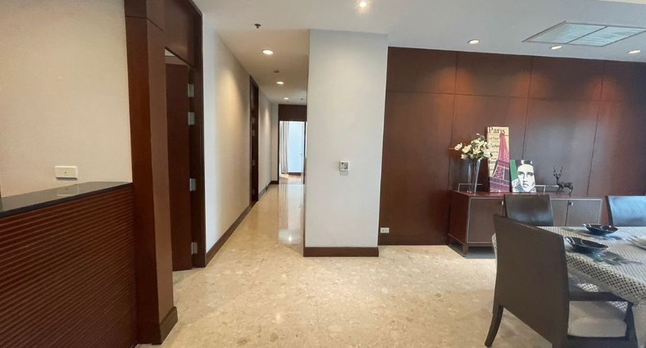 For rent 3 bedrooms apartment in Pathum Wan, Bangkok