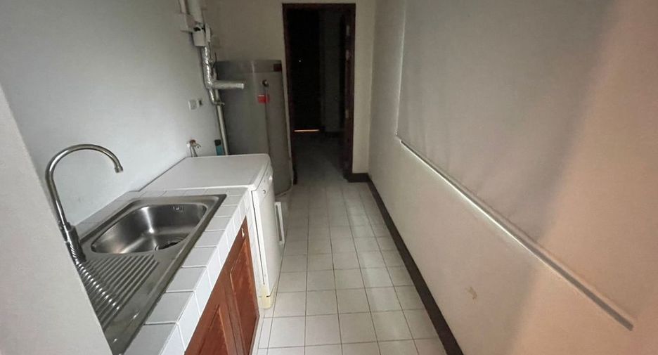 For rent 3 bedrooms apartment in Pathum Wan, Bangkok