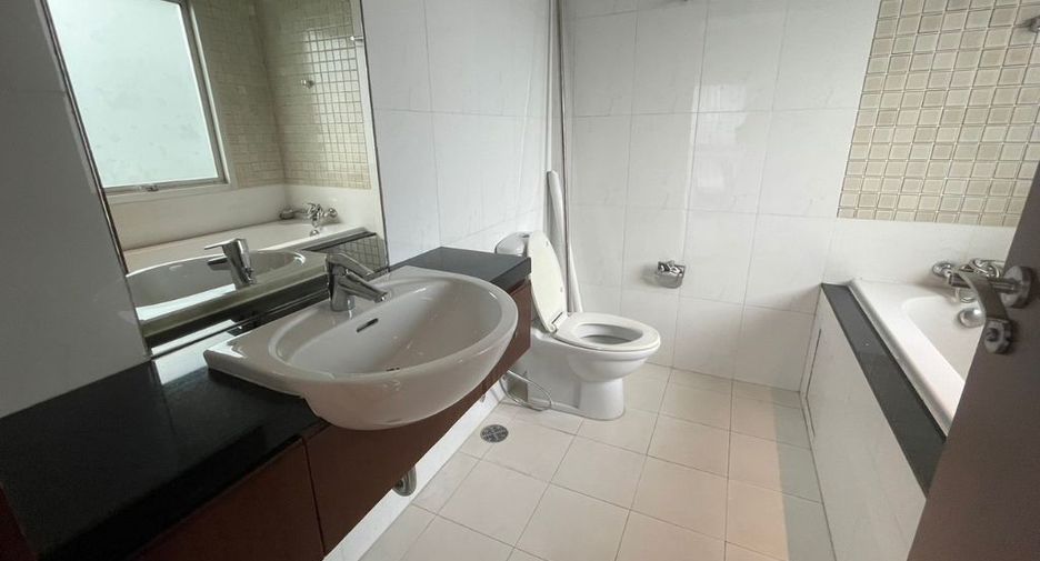 For rent 3 bedrooms apartment in Pathum Wan, Bangkok