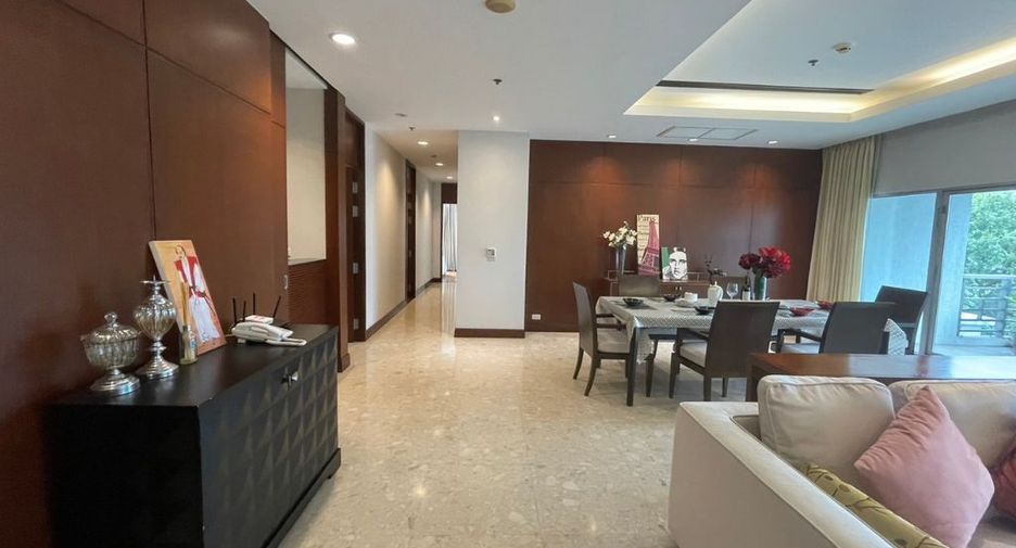 For rent 3 bedrooms apartment in Pathum Wan, Bangkok