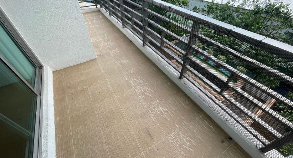 For rent 3 bedrooms apartment in Pathum Wan, Bangkok