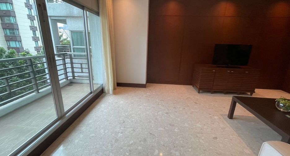 For rent 3 bedrooms apartment in Pathum Wan, Bangkok