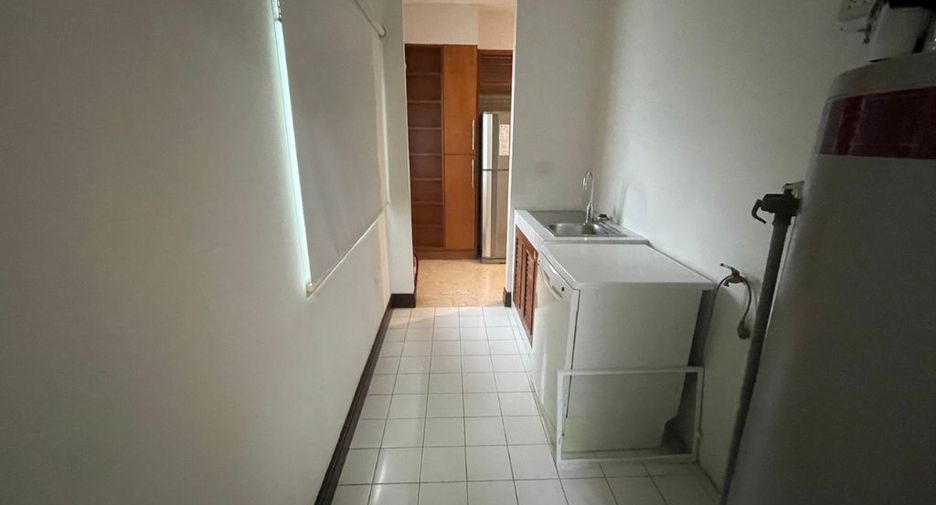 For rent 3 bedrooms apartment in Pathum Wan, Bangkok