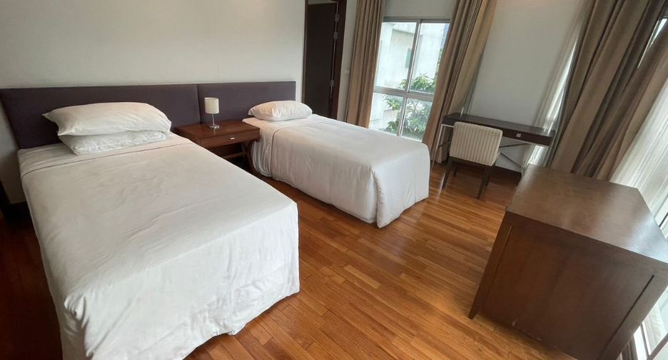 For rent 3 bedrooms apartment in Pathum Wan, Bangkok
