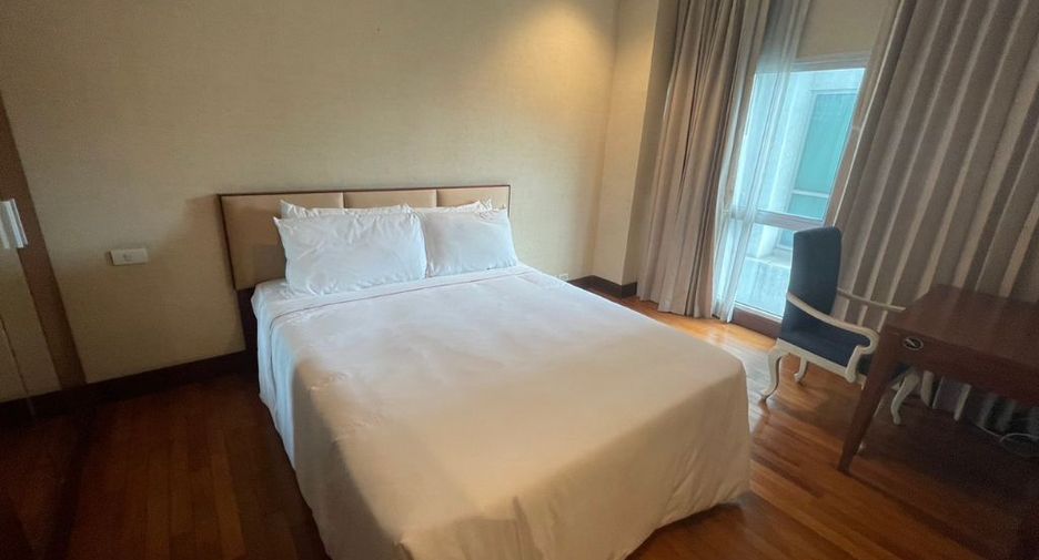 For rent 3 bedrooms apartment in Pathum Wan, Bangkok