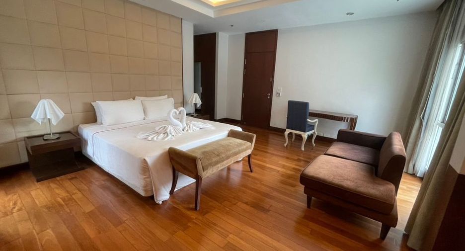 For rent 3 bedrooms apartment in Pathum Wan, Bangkok