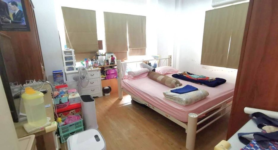 For sale 4 bed house in Bang Phlat, Bangkok
