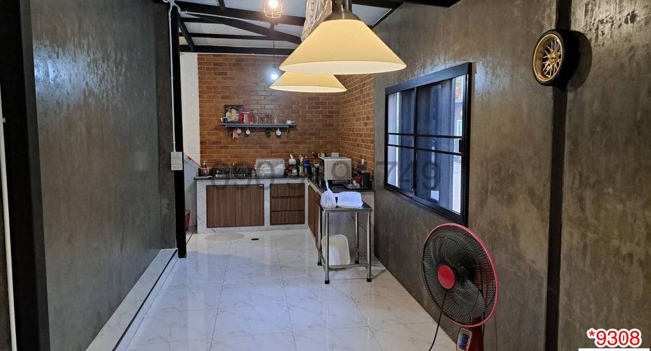 For sale 3 bed townhouse in Phasi Charoen, Bangkok