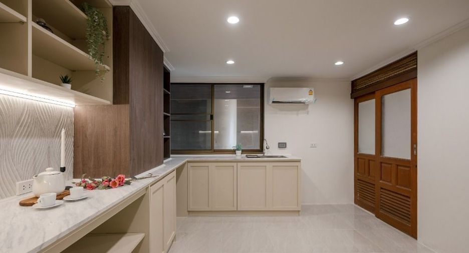 À vendre 2 chambres condo à Watthana, Bangkok