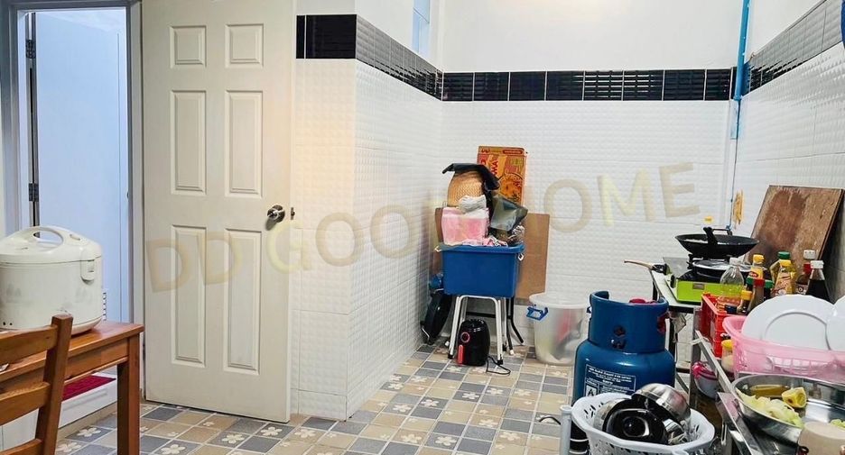 For sale 2 ベッドルーム townhouse in Mueang Samut Sakhon, Samut Sakhon