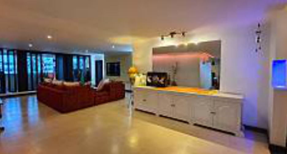 For rent 3 bedrooms condo in Watthana, Bangkok