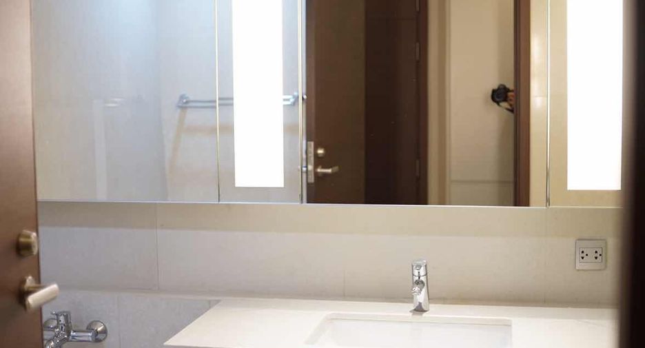 For rent 2 bedrooms condo in Watthana, Bangkok