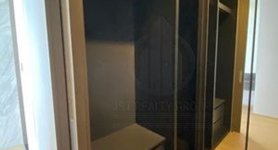 For rent 2 bedrooms condo in Sathon, Bangkok