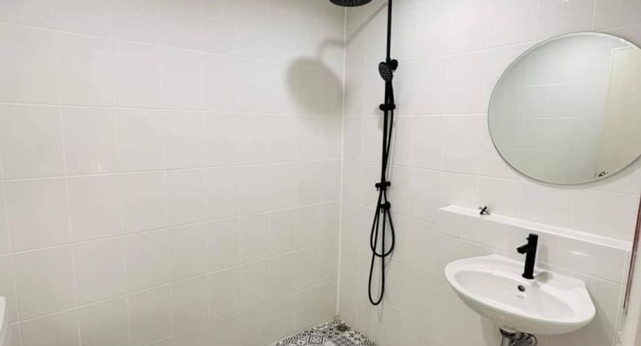 Продажа 3 спальни таунхаус в Si Racha, Чонбури