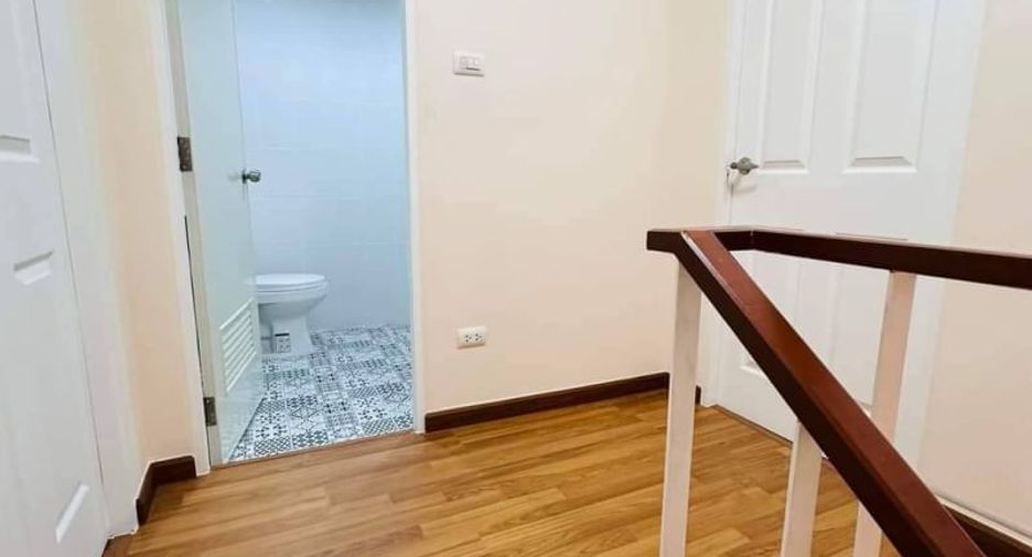 Продажа 3 спальни таунхаус в Si Racha, Чонбури