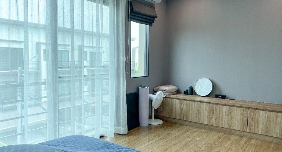 For rent 3 bedrooms townhouse in Bang Khen, Bangkok