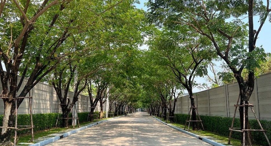 For rent 3 bedrooms townhouse in Bang Khen, Bangkok
