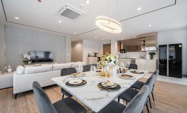 À louer 4 chambres appartement avec services à Sathon, Bangkok