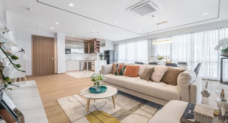 For rent 4 ベッドルーム serviced apartment in Sathon, Bangkok