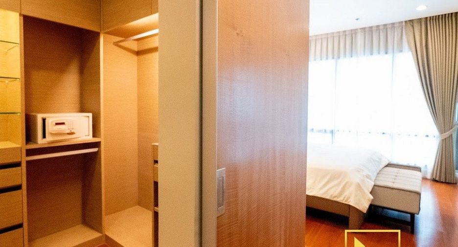 Condo en alquiler de 3 habitaciones en Khlong Toei, Bangkok