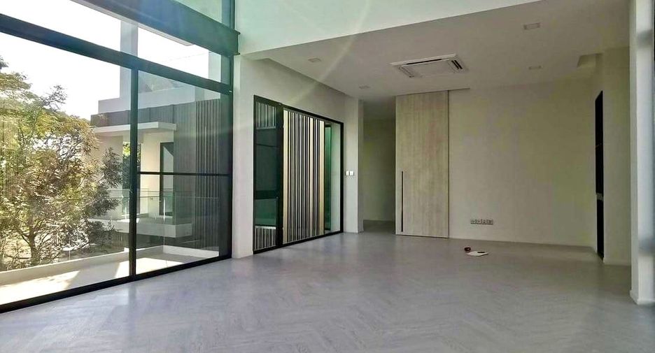 Casa en venta de 4 habitaciones en Saphan Sung, Bangkok