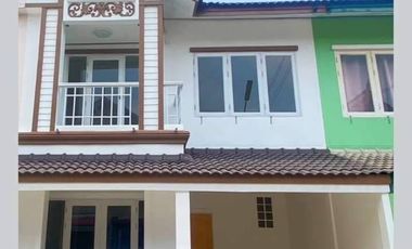 Casa adosada en venta de 3 habitaciones en Lam Luk Ka, Pathum Thani