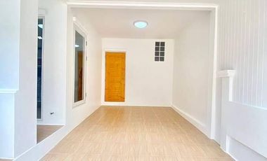 Casa adosada en venta de 3 habitaciones en Lam Luk Ka, Pathum Thani