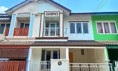 Casa adosada en venta de 3 habitaciones en Lam Luk Ka, Pathum Thani