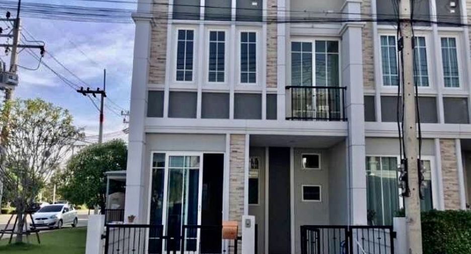 For sale 3 bed townhouse in Tha Takiap, Chachoengsao