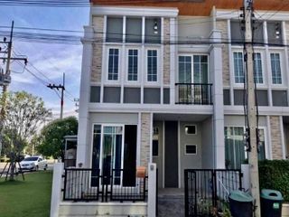 For sale 3 bed townhouse in Tha Takiap, Chachoengsao