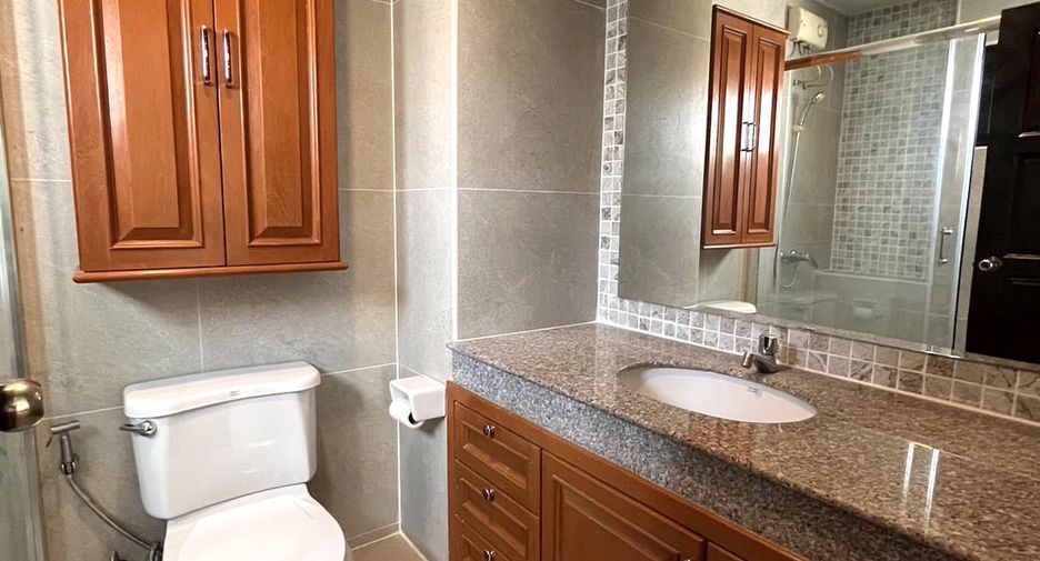 For sale 2 bedrooms condo in Mueang Chiang Mai, Chiang Mai