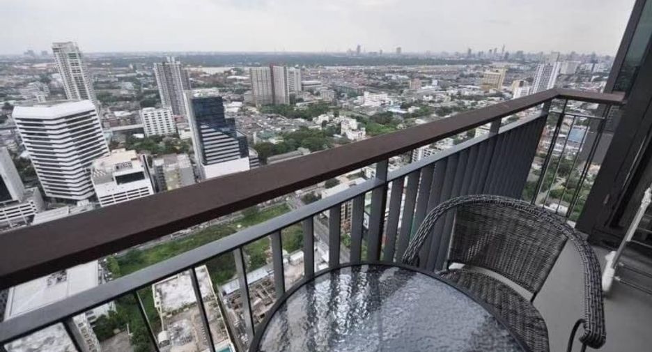 À vendre 2 chambres condo à Khlong Toei, Bangkok