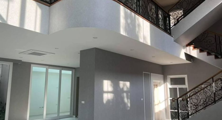 For sale 4 ベッドルーム house in Yan Nawa, Bangkok