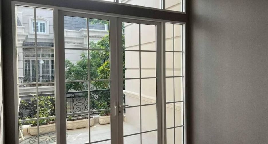 For sale 4 ベッドルーム house in Yan Nawa, Bangkok