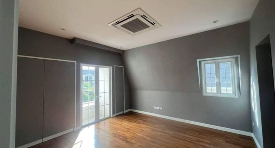 For sale 4 ベッドルーム house in Yan Nawa, Bangkok