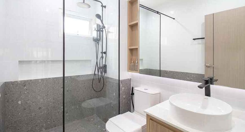 For sale 4 bedrooms house in Hang Dong, Chiang Mai