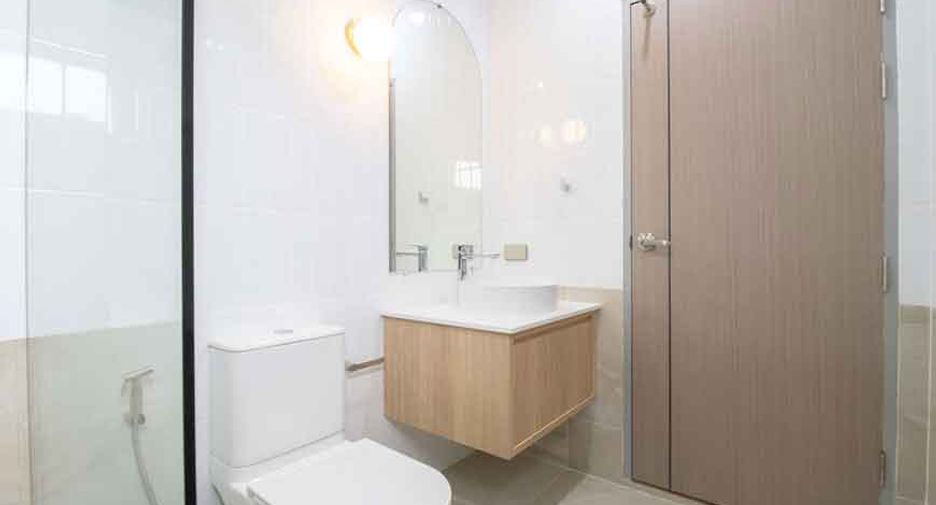 For sale 4 bedrooms house in Hang Dong, Chiang Mai