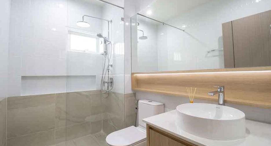 For sale 4 bedrooms house in Hang Dong, Chiang Mai