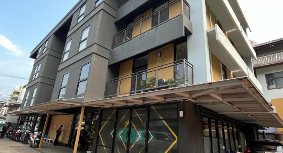 For sale retail Space in Phaya Thai, Bangkok