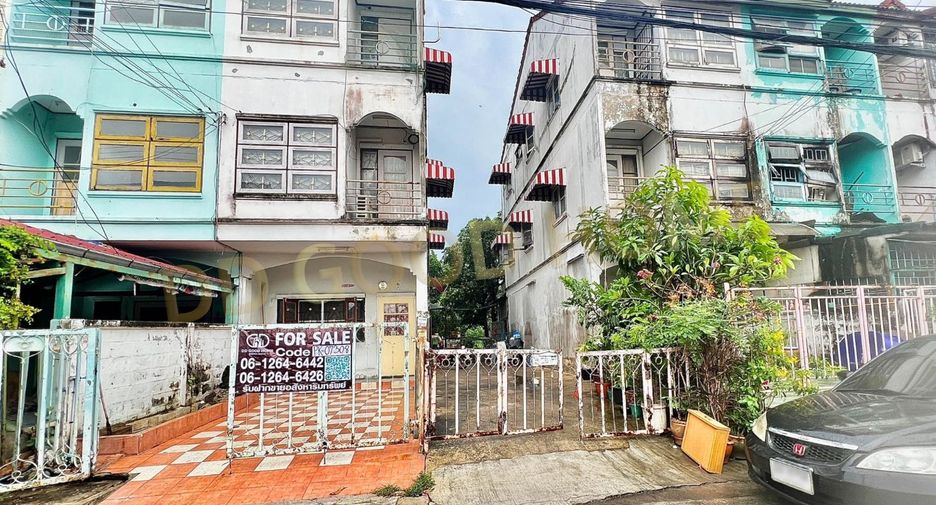 For sale 4 ベッドルーム townhouse in Khan Na Yao, Bangkok