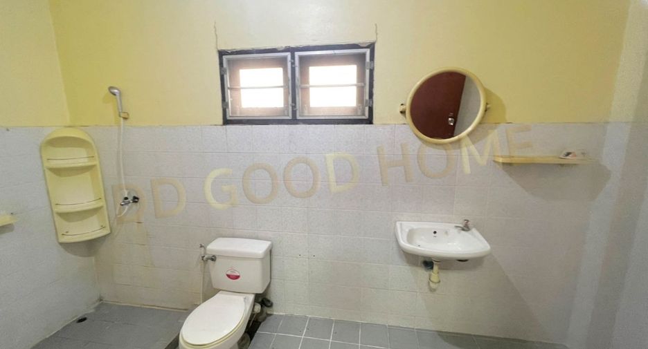 For sale 4 ベッドルーム townhouse in Khan Na Yao, Bangkok